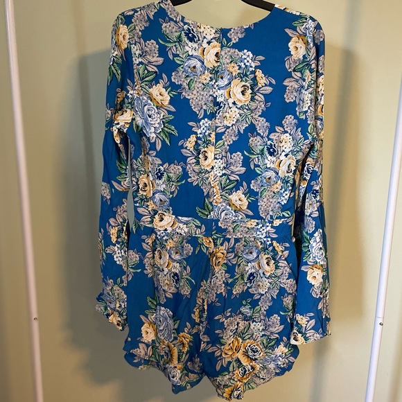 Design Lab Floral Romper Jumpsuit with Bell Sleeves - Picture 2 of 3